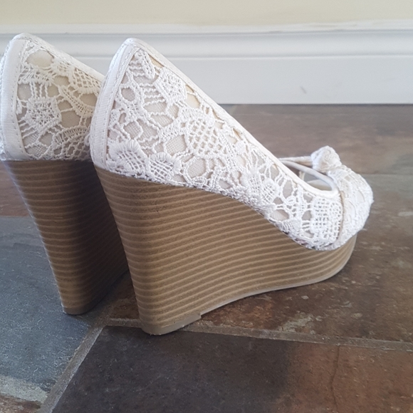 Shoes - Picture 2 of 3